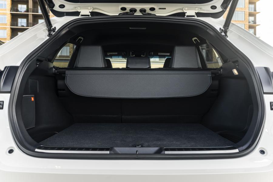 Багажник Toyota Venza Hybrid XLE 2020 года  (фото 24 из 35)